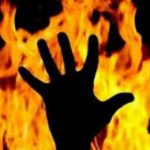 मऊ घोसी के सांसद पर दुष्कर्म का आरोप लगाने वाली छात्रा और उसके साथी ने सुप्रीम कोर्ट के बाहर खुद को लगाई आग