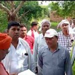 टोडरपुर में उद्यान अधिकारी ने किया शौचालय की जांच