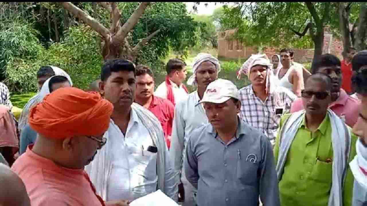 टोडरपुर में उद्यान अधिकारी ने किया शौचालय की जांच
