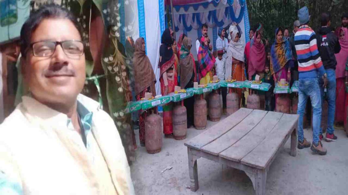 Under the leadership of the principal representative, the poor got the gas cylinder and stove of the Ujjwala scheme