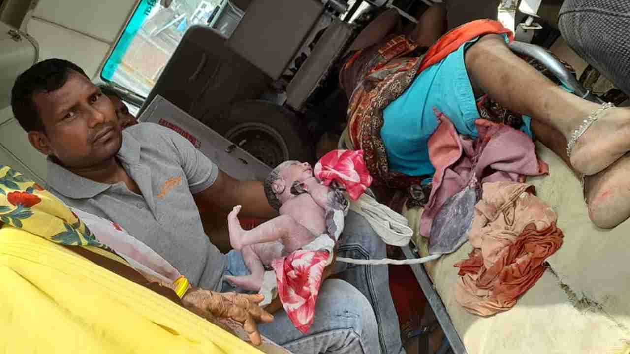 Ghazipur News: In the Sanjeevani vehicle, the woman gave birth to the child, both safe