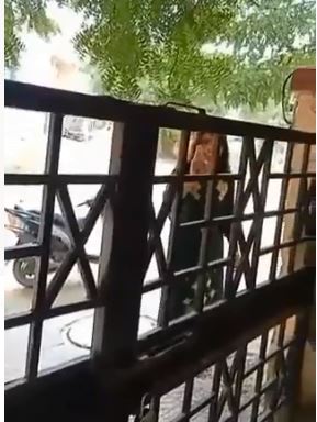 Kanpur News : गालिबाज युवती का वीडियो वायरल, पड़ोसी को दी जान से मारने की धमकी