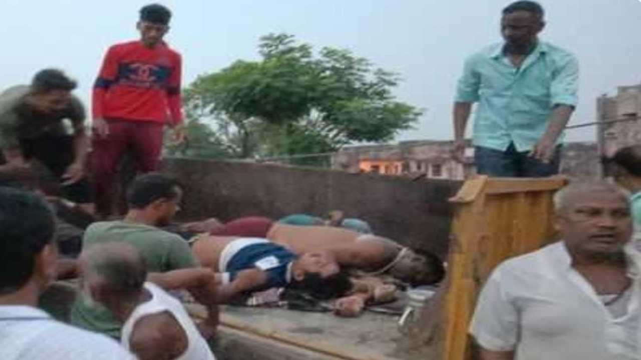 Ghazipur News: गाजीपुर में 17 लोगों से भरी नांव पलटी दो लोगों की मौत की पुष्टि