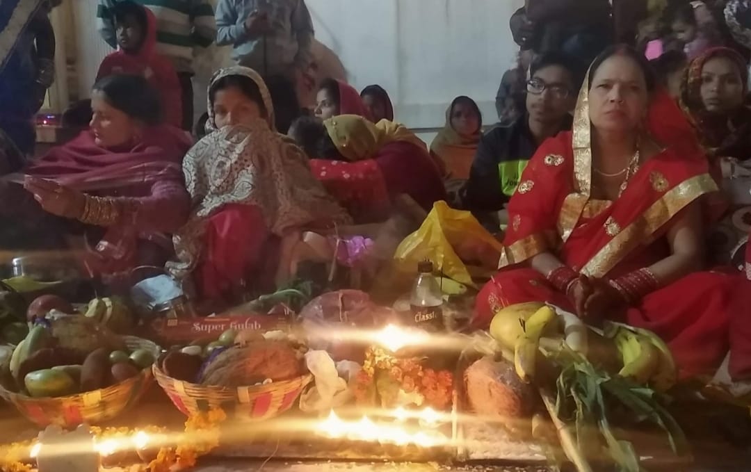 Chhath Puja : सूर्य उपासना का पर्व छठ पूजा, चमके गंगा घाट