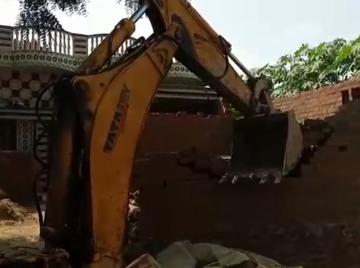 Ghazipur News : Bulldozer run in Ghazipur, three constructions demolished