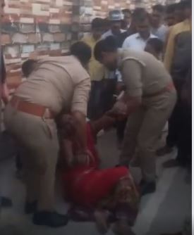 Ghazipur News : महिला में बांदा में तैनात सिपाही पर लगाया मारपीट का आरोप, सीओ ने कहा- घरेलू विवाद
