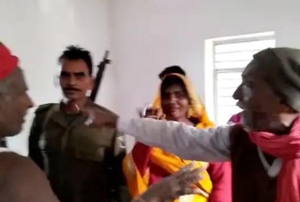 Chhapra News : शादी के छह बाद ही हुल्हन के बाल सफेद, मचा बवाल, पुलिस को देख पति फरार