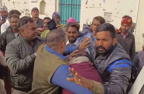 Haryana Nrws: The head teacher of the government school was doing obscene acts with the girl students, people ran and beat them