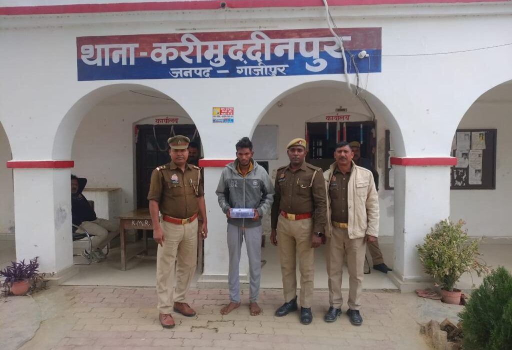 करीमुद्दीनपुर पुलिस को मिली कामयाबी तमंचे के साथ एक बदमाश को किया गिरफ्तार