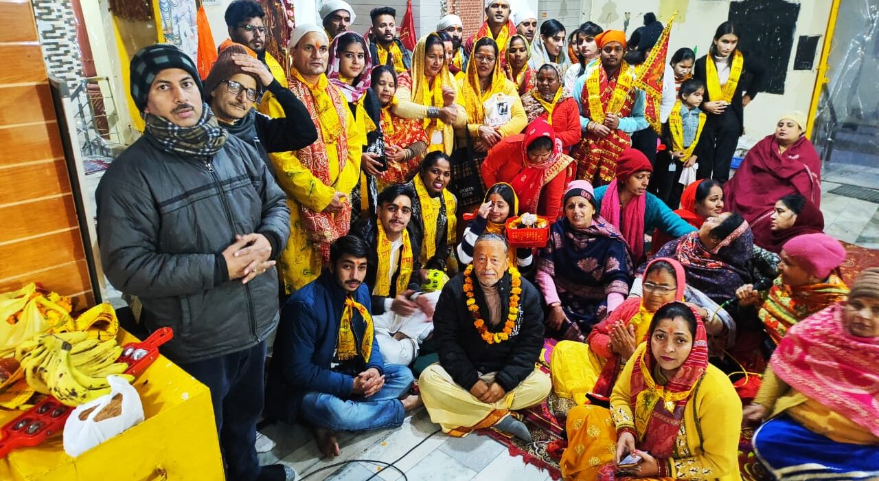 Ayodhya News: Akshat Kalash established in Shiv Shani temple of GNDU