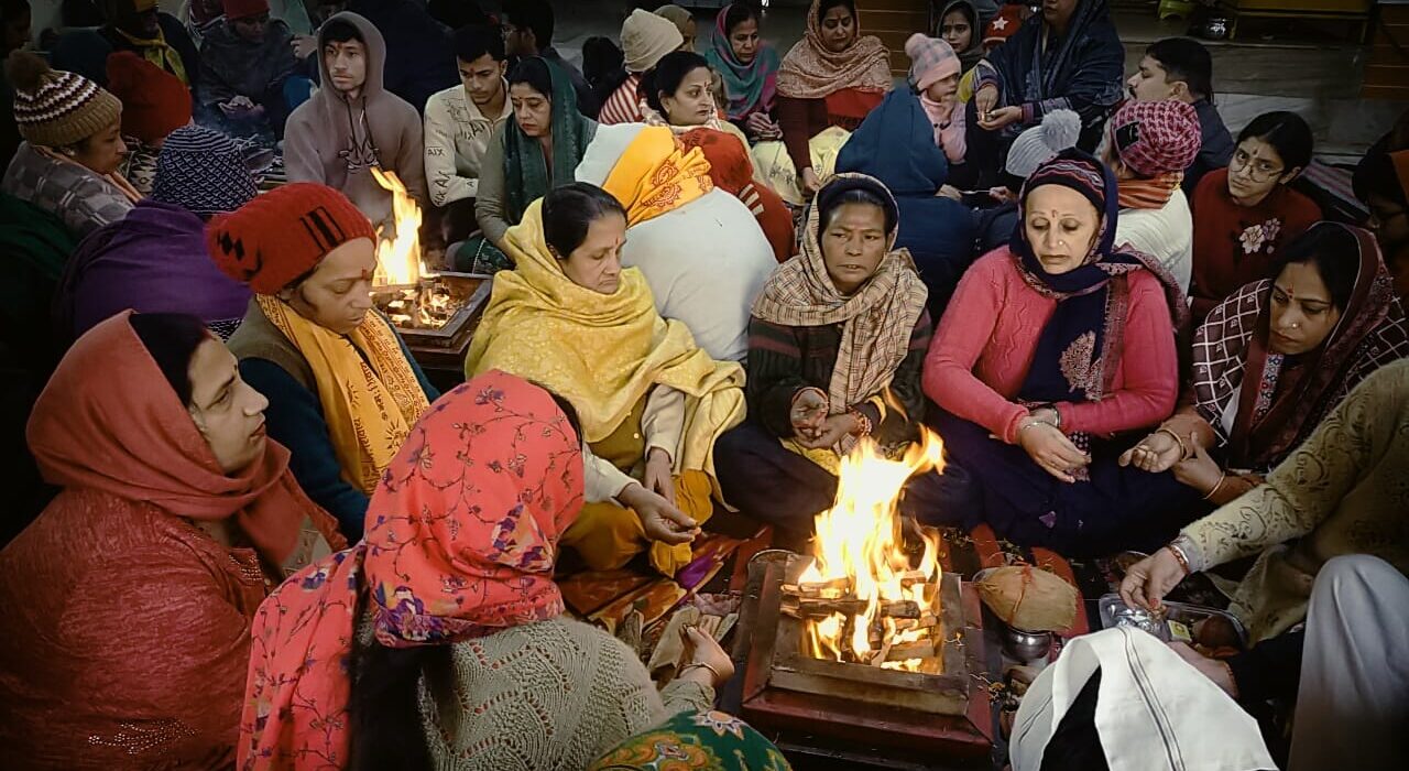 Devotees celebrated Pran Pratishtha Utsav by performing five Kundiya Yagya in Gayatri Shaktipeeth