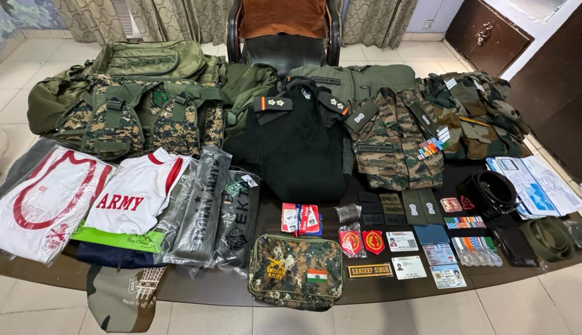 Punjab News: Fake army officer arrested in Amritsar, has visited the cantonments of Roorkee, Jammu-Kashmir and Dehradun