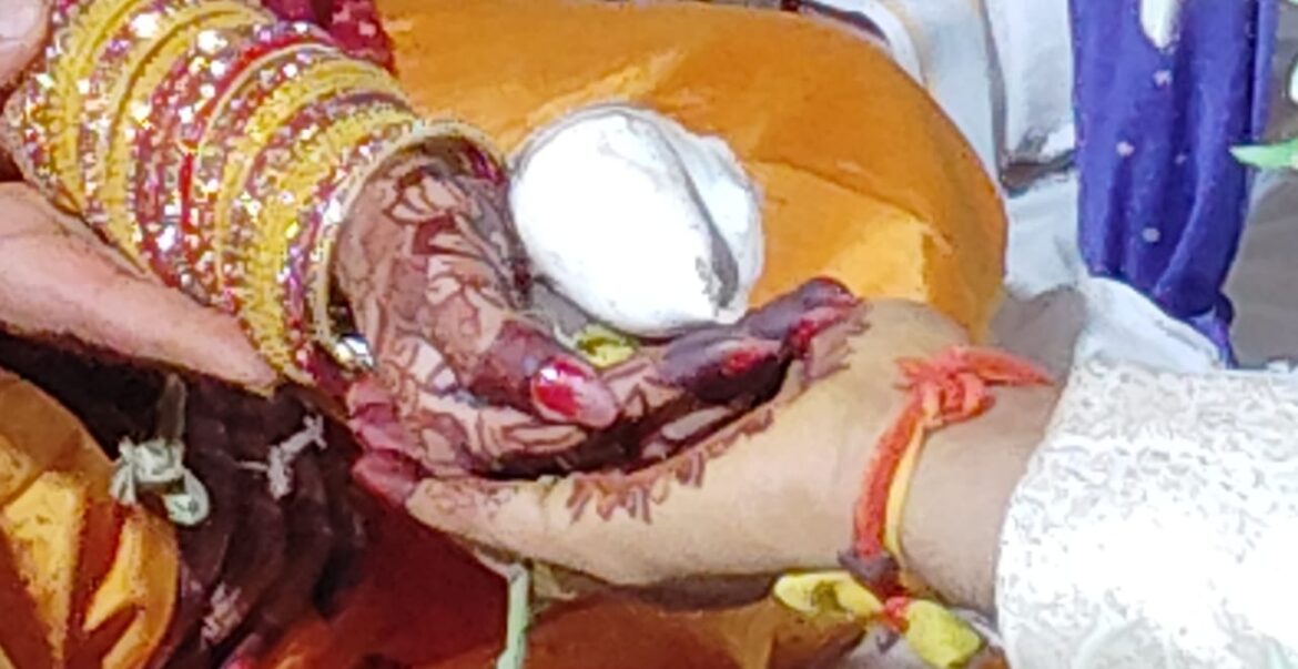 अब तीन तलाक और हलाला का डर नहीं, फरहाना ने पल्लवी बन मंदिर में लिए सात फेरे