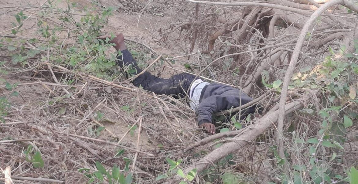 Ghazipur News: Sensation after finding an unknown body in the bushes near Panchmukhi Ghat in Gahmar.