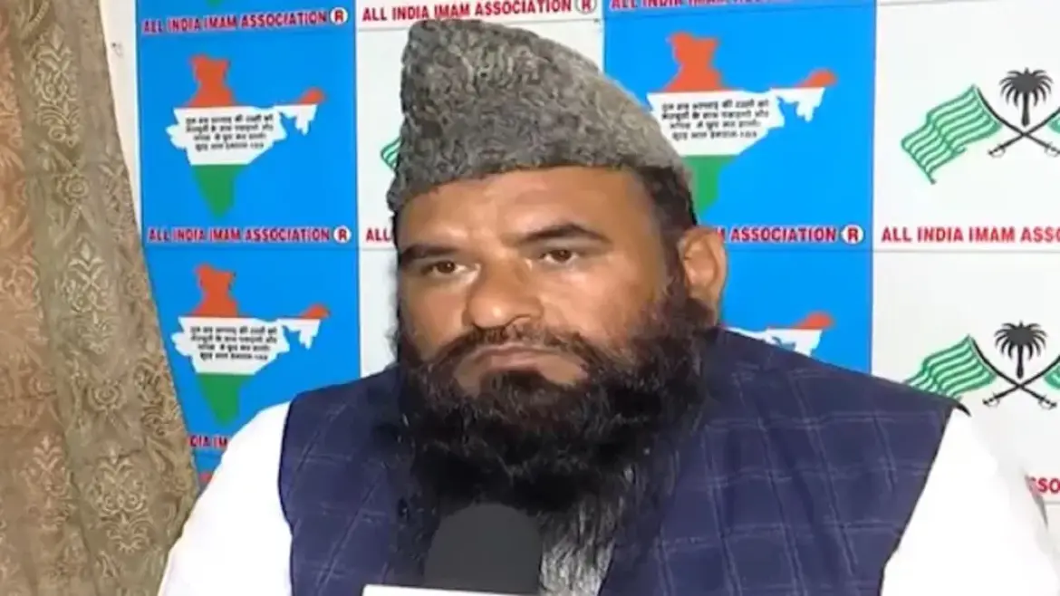 Sajid Rashidi raised questions on Hindu marriage system, called Chhatrapati Shivaji Maharaj a common king