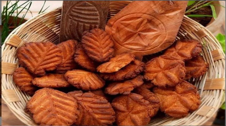 Thekua is famous in Chhath Puja as Bihari sweet. Thekua is famous in Chhath Puja as Bihari sweet.