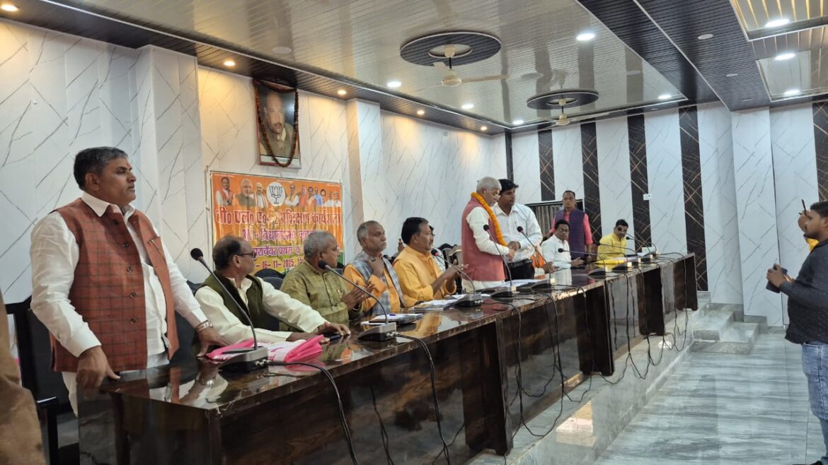 Ineligible voters will be excluded from the voter list, SIR BLO held a meeting with BJP officials